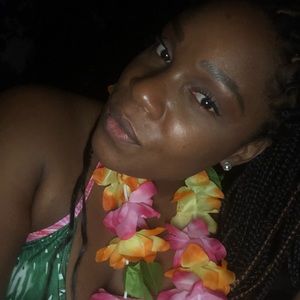 Meet your Posher, Carmelitta